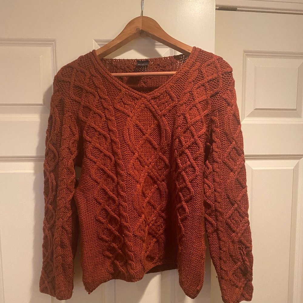 The Yorkshire - Merino V Neck Cable Sweater